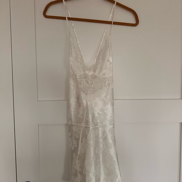 Lulu's Aliona Chemise Slip NWT - Picture 6 of 6